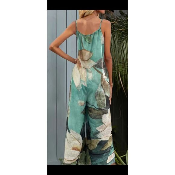 Beautiful lotus print spaghetti strap, romper/overalls with pocket - Picture 2 of 9